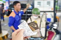 Thủ tướng Phạm Minh Chính yêu cầu thực hiện nghiêm quy định về hóa đơn điện tử trong kinh doanh, bán lẻ xăng dầu