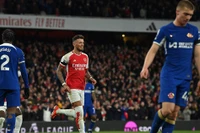 Ngoại hạng Anh: Hủy diệt Chelsea, Arsenal tạm chiếm ưu thế trong cuộc đua tay ba