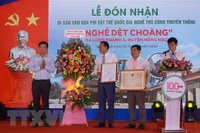 Công nhận nghề dệt choàng là Di sản Văn hóa Phi vật thể Quốc gia