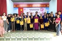 Tặng 41 phần quà cho các cụ bà tại Trung tâm Bảo trợ xã hội tổng hợp tỉnh Gia Lai
