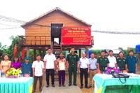 Bàn giao 5 căn nhà “Đại đoàn kết” cho hộ nghèo tại huyện Krông Pa, Ia Pa, Chư Prông
