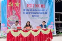 Thường trực Huyện ủy Đak Pơ đối thoại trực tiếp với cán bộ, người dân