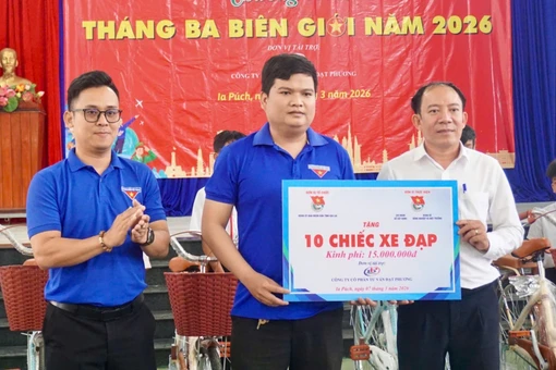 Đoàn UBND tỉnh tổ chức chương trình Tháng Ba biên giới tại xã Ia Púch