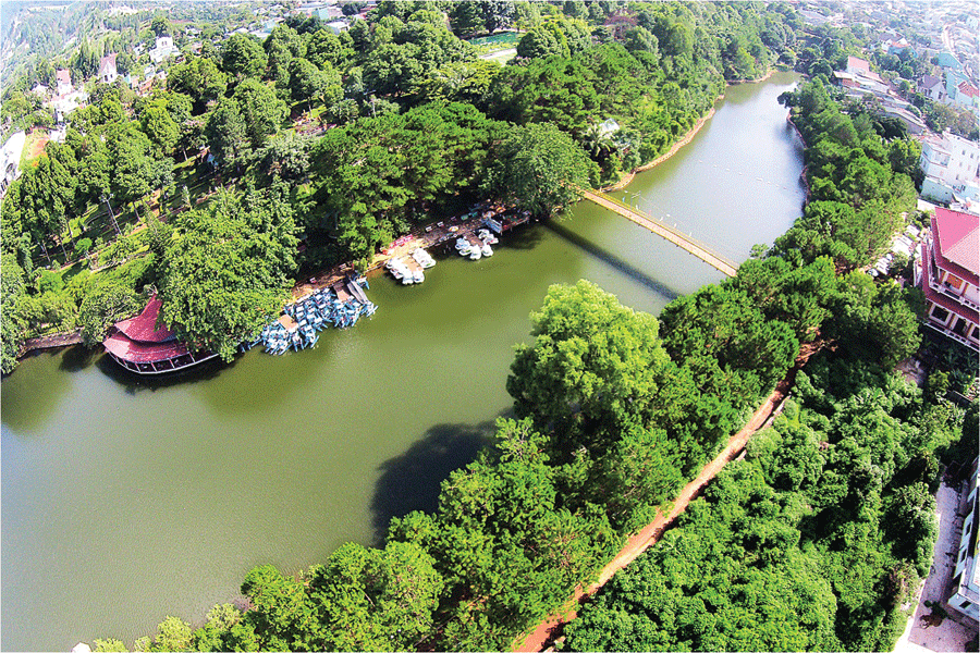 Hồ Diên Hồng nhìn từ trên cao. Ảnh: Internet