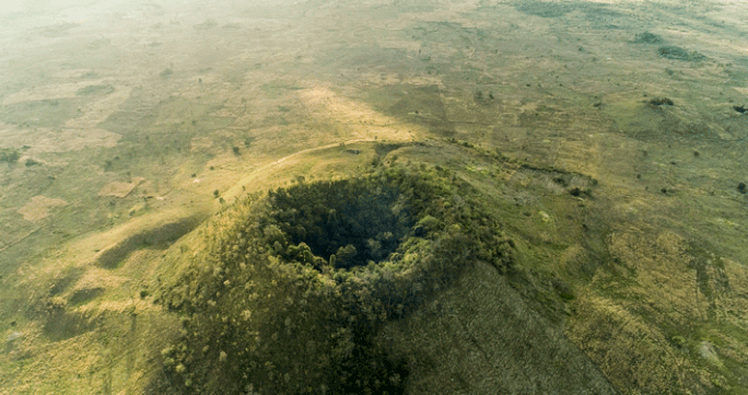 Núi lửa Nâm B’lang (xã Buôn Chóah, huyện Krông Nô) ảnh: Tôn Ngọc Bảo