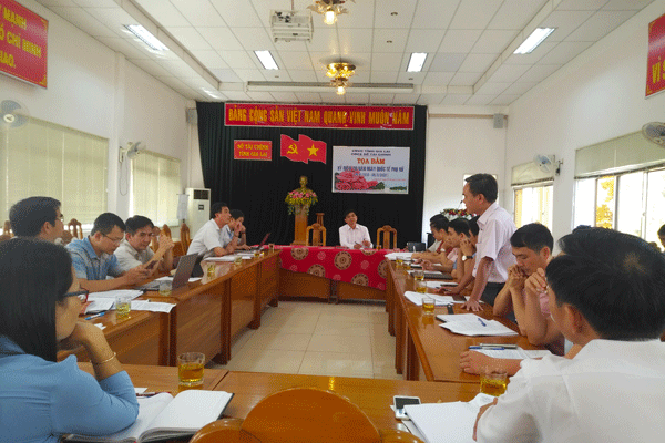 Sở Tài chính chủ trì cuộc họp với các sở ngành và 7 địa phương liên quan đề xuất điều chỉnh hệ số giá đất năm 2020 tại một số địa phương. Ảnh: SƠN CA