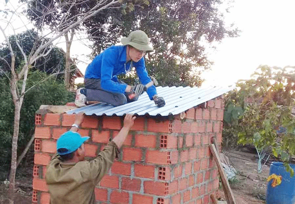 Nhiều hộ dân trên địa bàn tỉnh được hỗ trợ xây dựng nhà tiêu hợp vệ sinh. Ảnh: K.N.B