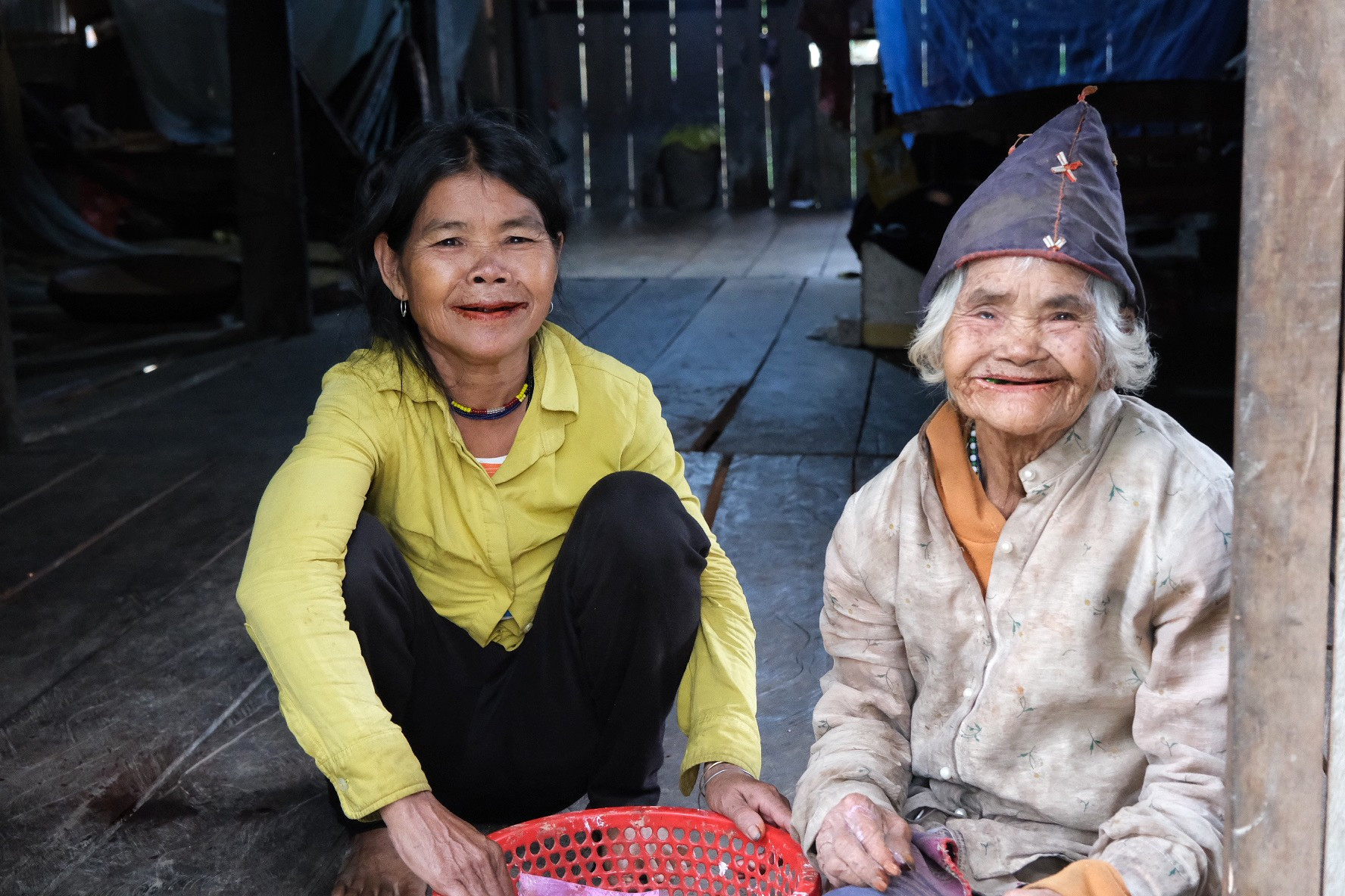 Phụ nữ ăn trầu, đàn ông hút tẩu là hình ảnh rất đặc trưng ở vùng đất xa nhất huyện img-0888.jpg