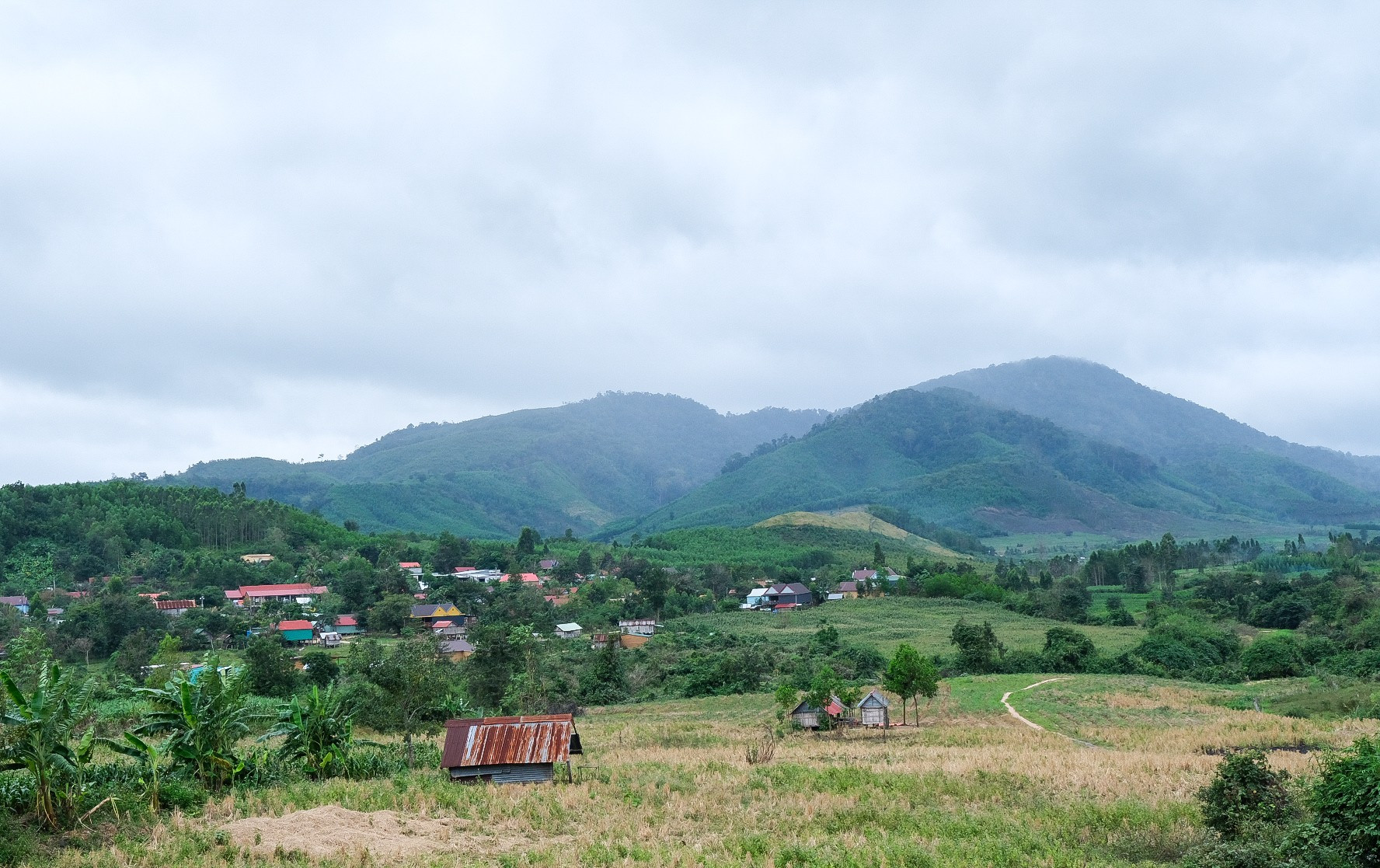 Những ngôi làng Bahnar ngàn đời sống hòa hợp với tự nhiên dscf0476.jpg