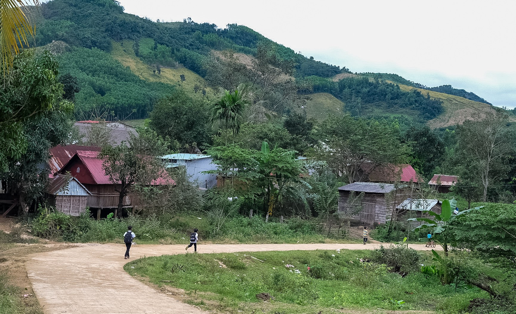 Một góc làng Bahnar dscf0371.jpg