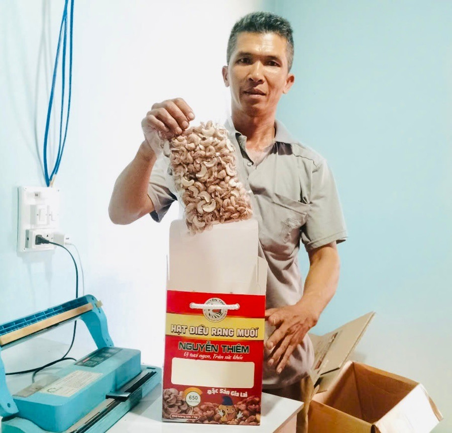 Sản phẩm Hạt điều rang muối Nguyễn Thiêm đạt tiêu chuẩn OCOP 3 sao. Ảnh: N.T z6589311191238-49b6648a4454a0162e8dee2867acee20.jpg