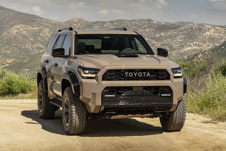 Toyota 4Runner 2025 sở hữu ngoại hình to lớn và mạnh mẽ. Ảnh: S.T z6567242228308-33b8c4da3f8b5e455dc9ea35c181a5d6.jpg