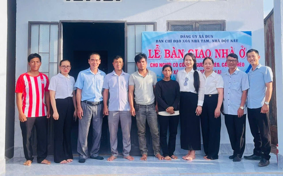 Đến nay, toàn huyện Chư Sê đã hoàn thành việc xây dựng và sửa chữa đưa vào sử dụng 194 căn nhà. Ảnh: Hoài Trương z6580354599141-a7a441e3a5abb68d9d1c258e9b3af520.jpg