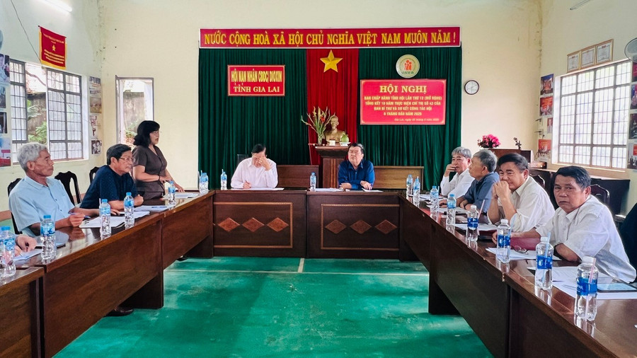 Đồng chí Đinh Ly An-Trưởng Ban Văn hóa-Xã hội HĐND tỉnh phát biểu tại hội nghị. Ảnh: Đinh Yến z6673589699055-bad28faa9190622d1ea2b6b8cee4b147.jpg