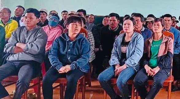 Nhiều hộ gia đình, cá nhân có đất bị ảnh hưởng đã nêu băn khoăn về quyền lợi cũng như các vấn đề phát sinh trong quá trình thực hiện dự án. Ảnh: T.H 1234567.jpg