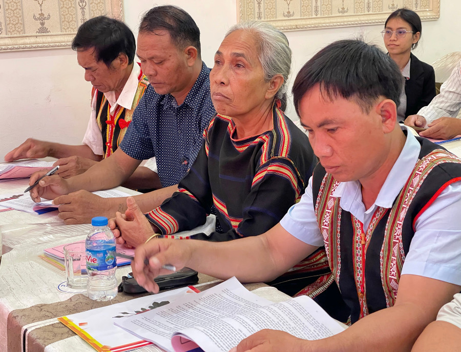 Lớp tập huấn nhằm phát huy vai trò của chủ thể trong công tác bảo tồn, phát huy bản sắc văn hóa các dân tộc thiểu số. Ảnh: Hoàng Ngọc Lớp tập huấn nhằm phát huy vai trò của chủ thể trong công tác bảo tồn, phát huy bản sắc văn hóa các dân tộc thiểu số. Ảnh: Hoàng Ngọc