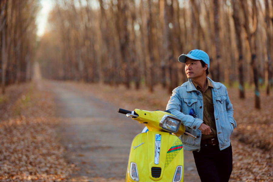 Cao su mùa thay lá như một bản giao hưởng khiến ai cũng muốn chậm lại thưởng thức. Ảnh: Chiêu Ly Cao su mùa thay lá như một bản giao hưởng khiến ai cũng muốn chậm lại thưởng thức. Ảnh: Chiêu Ly