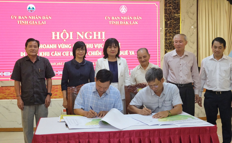 2 tỉnh Gia Lai và Đak Lak thống nhất ký biên bản khoanh vùng các khu vực bảo vệ di tích. Ảnh: Hoàng Ngọc