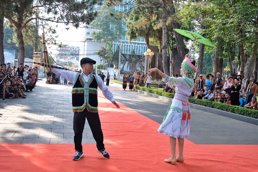 Sắc phục của người Mông. Ảnh: Hoàng Ngọc