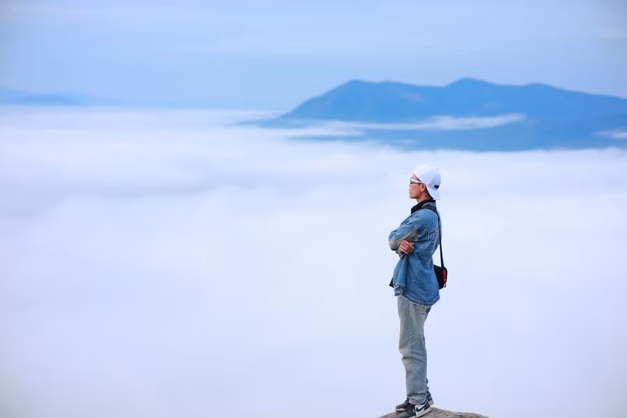 Những giây phút tĩnh lặng cùng thiên nhiên, tách biệt khỏi những ồn ào, náo nhiệt là cách nhiều bạn trẻ đi tìm cảm hứng sáng tạo cho công việc. Ảnh: Minh Lê