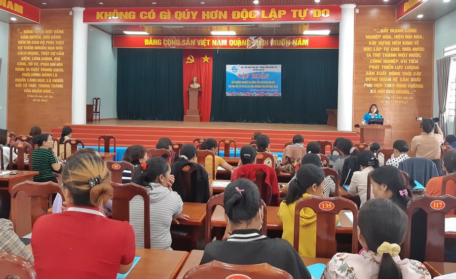 Quang cảnh lớp tập huấn. Ảnh: Minh Châu