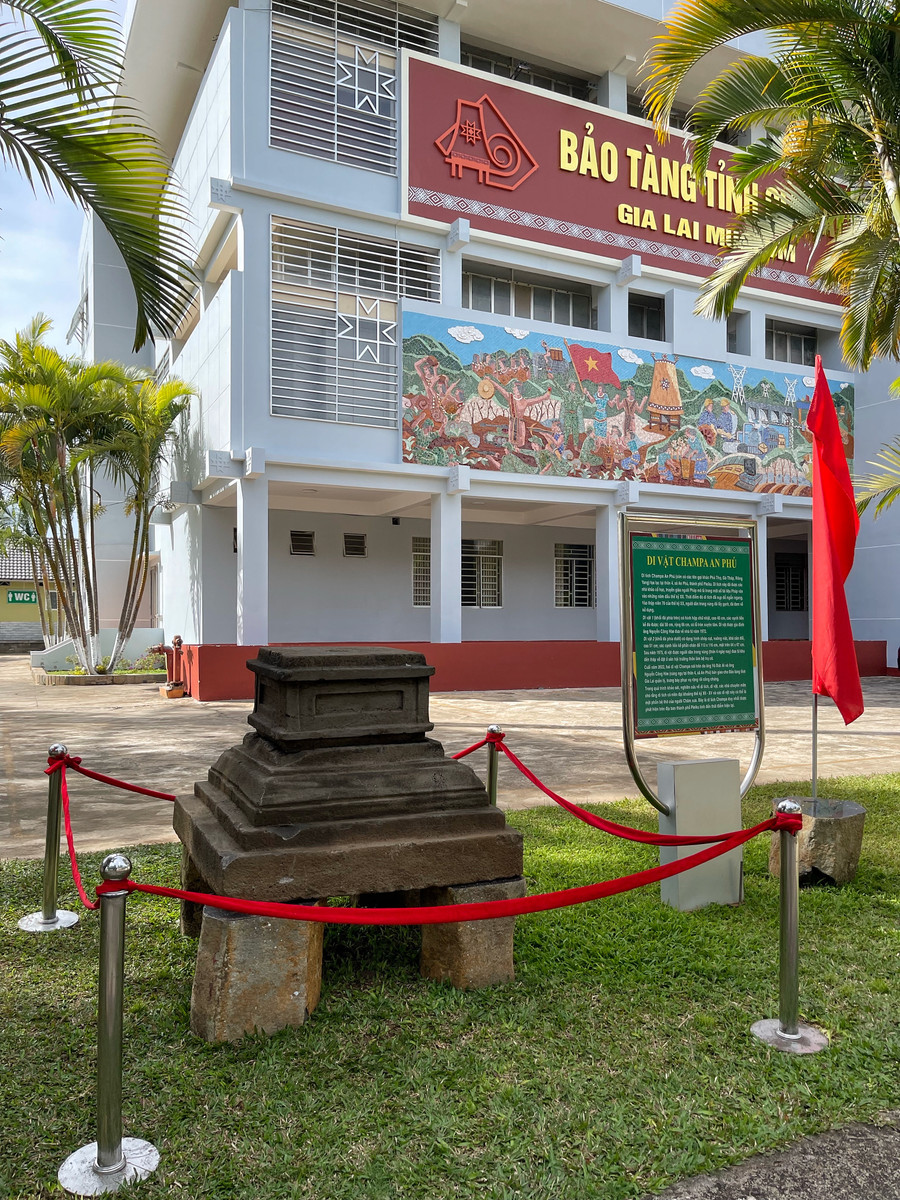 Di vật Champa An Phú được trưng bày trong khuôn viên Bảo tàng tỉnh Gia Lai. Ảnh: Hoàng Ngọc Di vật Champa An Phú được trưng bày trong khuôn viên Bảo tàng tỉnh Gia Lai. Ảnh: Hoàng Ngọc