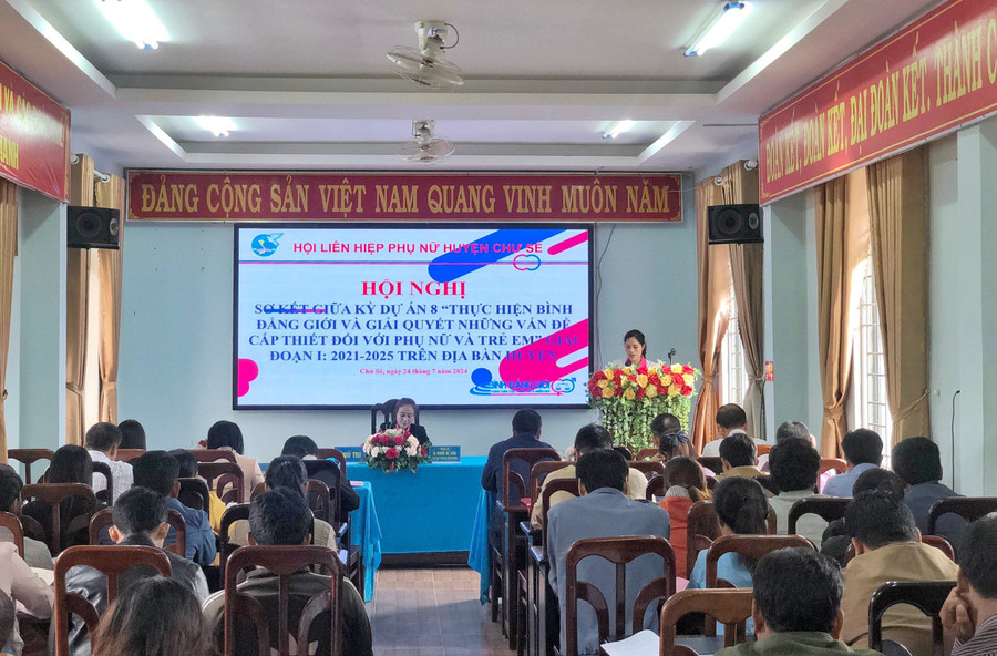 Dự án 8 được triển khai tại 15 làng đặc biệt khó khăn của 5 xã: Ayun, Hbông, Ia Ko, Ia Blang, Albá (huyện Chư Sê) góp phần thực hiện hiện bình đẳng giới vùng đồng bào dân tộc thiểu số. Ảnh: Minh Châu Dự án 8 được triển khai tại 15 làng đặc biệt khó khăn của 5 xã: Ayun, Hbông, Ia Ko, Ia Blang, Albá (huyện Chư Sê) góp phần thực hiện hiện bình đẳng giới vùng đồng bào dân tộc thiểu số. Ảnh: Minh Châu