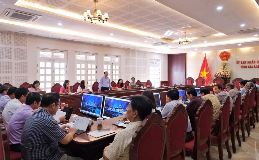 Quang cảnh buổi làm việc. Ảnh: Hoàng Ngọc