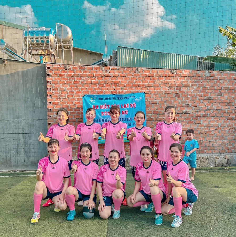 Ra mắt câu lạc bộ Bóng đá nữ thị trấn Phú Túc. Ảnh: Minh Châu Ra mắt câu lạc bộ Bóng đá nữ thị trấn Phú Túc. Ảnh: Minh Châu