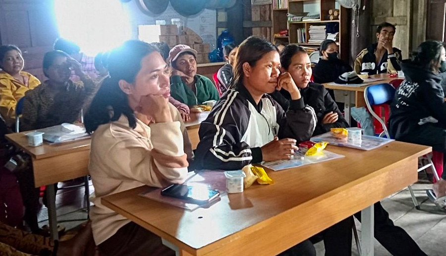 Học viên là người Bahnar, Mông của huyện Đak Pơ được tập huấn nâng cao kiến thức, nhận thức để giảm thiểu tình trạng tảo hôn, hôn nhân cận huyết thống. Ảnh: Minh Châu Học viên là người Bahnar, Mông của huyện Đak Pơ được tập huấn nâng cao kiến thức, nhận thức để giảm thiểu tình trạng tảo hôn, hôn nhân cận huyết thống. Ảnh: Minh Châu