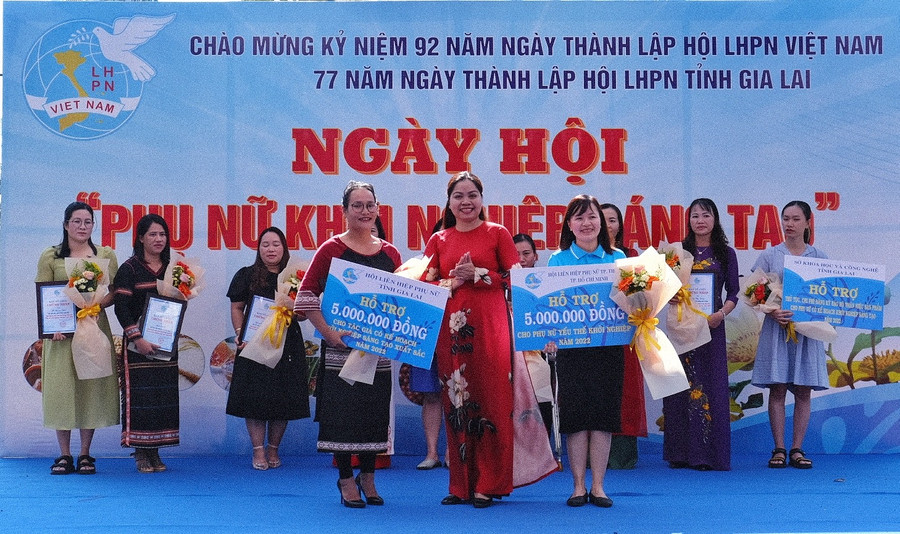 Hội LHPN tỉnh Gia Lai tổ chức nhiều hoạt động, cuộc thi để khuyến khích, hỗ trợ phụ nữ khởi nghiệp sáng tạo. Ảnh: MINH CHÂU Hội LHPN tỉnh Gia Lai tổ chức nhiều hoạt động, cuộc thi để khuyến khích, hỗ trợ phụ nữ khởi nghiệp sáng tạo. Ảnh: MINH CHÂU