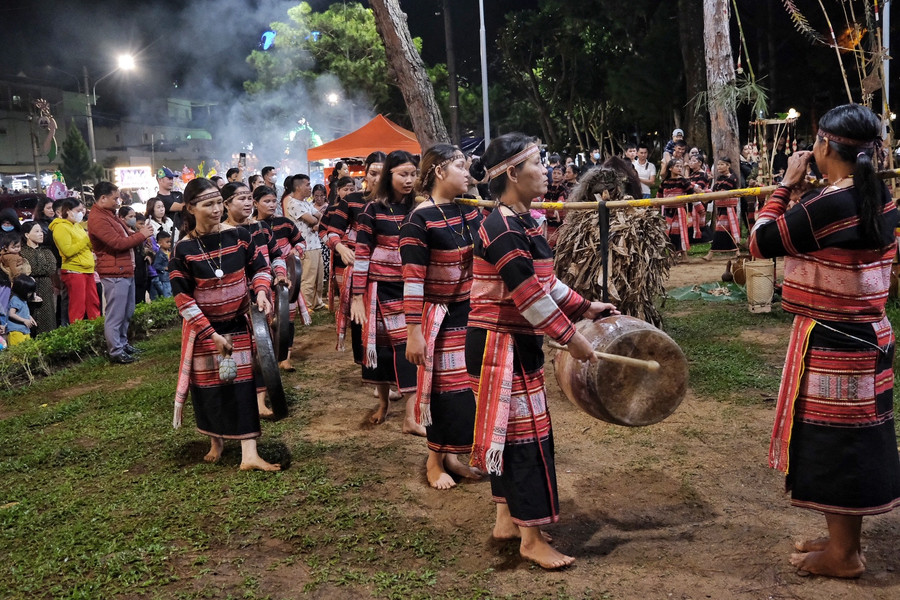 Chương trình thu hút đông đảo người dân và du khách Chương trình thu hút đông đảo người dân và du khách