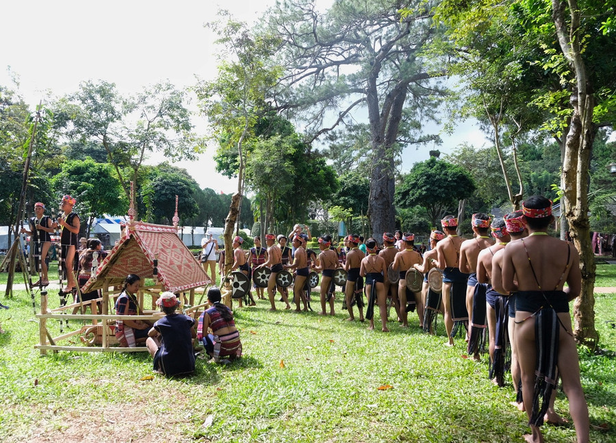 Festival là dịp để tôn vinh Không gian văn hóa cồng chiêng Tây Nguyên và những chủ nhân của di sản. Ảnh: Hoàng Ngọc