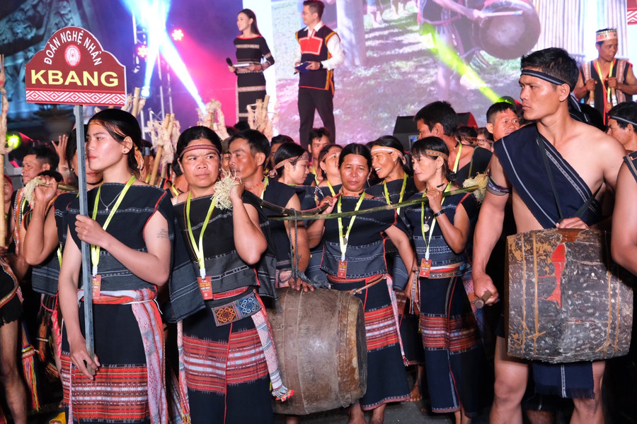 Sắc màu của người Bahnar vùng Trường sơn Đông. Ảnh: Hoàng Ngọc