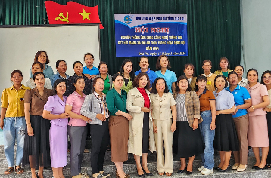 Ra mắt mô hình “Tổ phụ nữ ứng dụng công nghệ 4.0” tại huyện Đak Pơ. Ảnh: Minh Châu Ra mắt mô hình “Tổ phụ nữ ứng dụng công nghệ 4.0” tại huyện Đak Pơ. Ảnh: Minh Châu