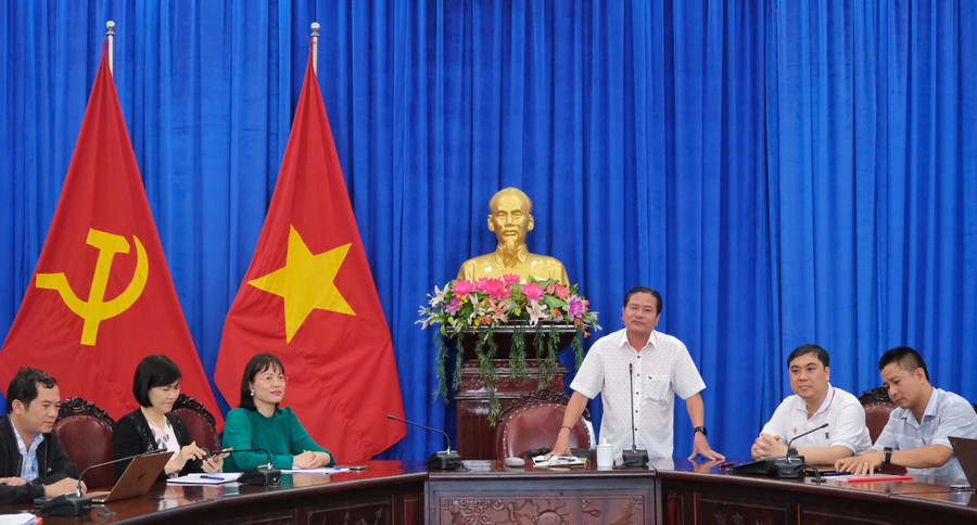 Ông Trần Ngọc Nhung-Giám đốc Sở Văn hóa-Thể thao và Du lịch thông tin công tác bảo tồn, phát huy giá trị di sản văn hóa của tỉnh Gia Lai tại buổi làm việc. Ảnh: Hoàng Ngọc