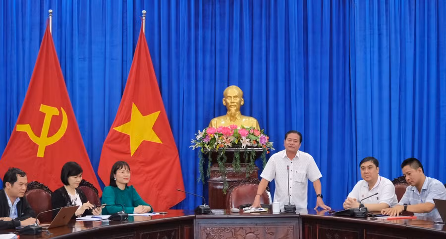 Ông Trần Ngọc Nhung-Giám đốc Sở Văn hóa-Thể thao và Du lịch thông tin công tác bảo tồn, phát huy giá trị di sản văn hóa của tỉnh Gia Lai tại buổi làm việc. Ảnh: Hoàng Ngọc