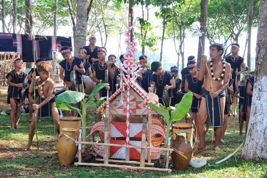 Sắc màu văn hóa của đoàn nghệ nhân Bahnar huyện Kông Chro. Ảnh: Hoàng Ngọc
