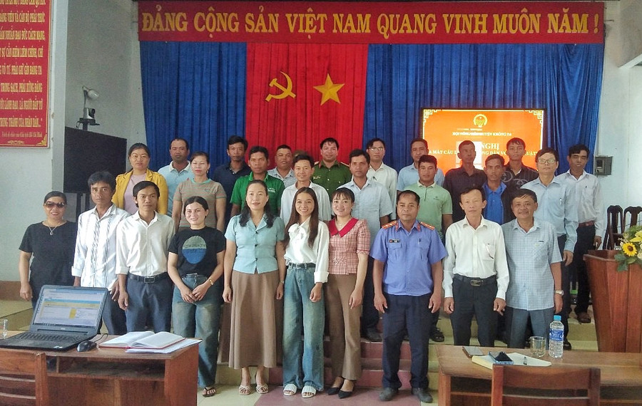 Ra mắt CLB Nông dân với pháp luật xã Đất Bằng, huyện Krông Pa. Ảnh: Ngô Thu