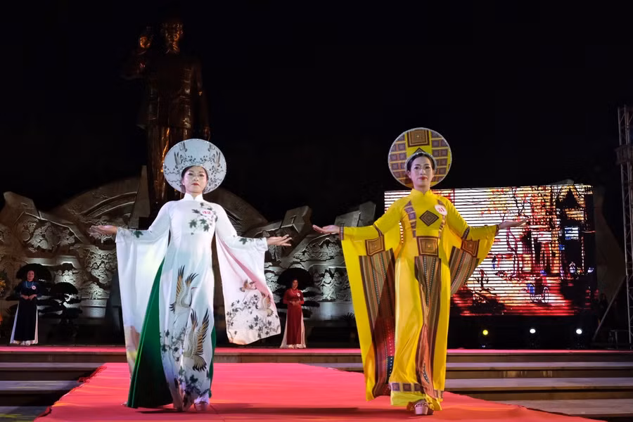 Phụ nữ Gia Lai phát động phong trào "Tặng áo dài-Trao yêu thương" từ tháng 1 đến tháng 10-2024. Ảnh: Minh Châu Phụ nữ Gia Lai phát động phong trào "Tặng áo dài-Trao yêu thương" từ tháng 1 đến tháng 10-2024. Ảnh: Minh Châu