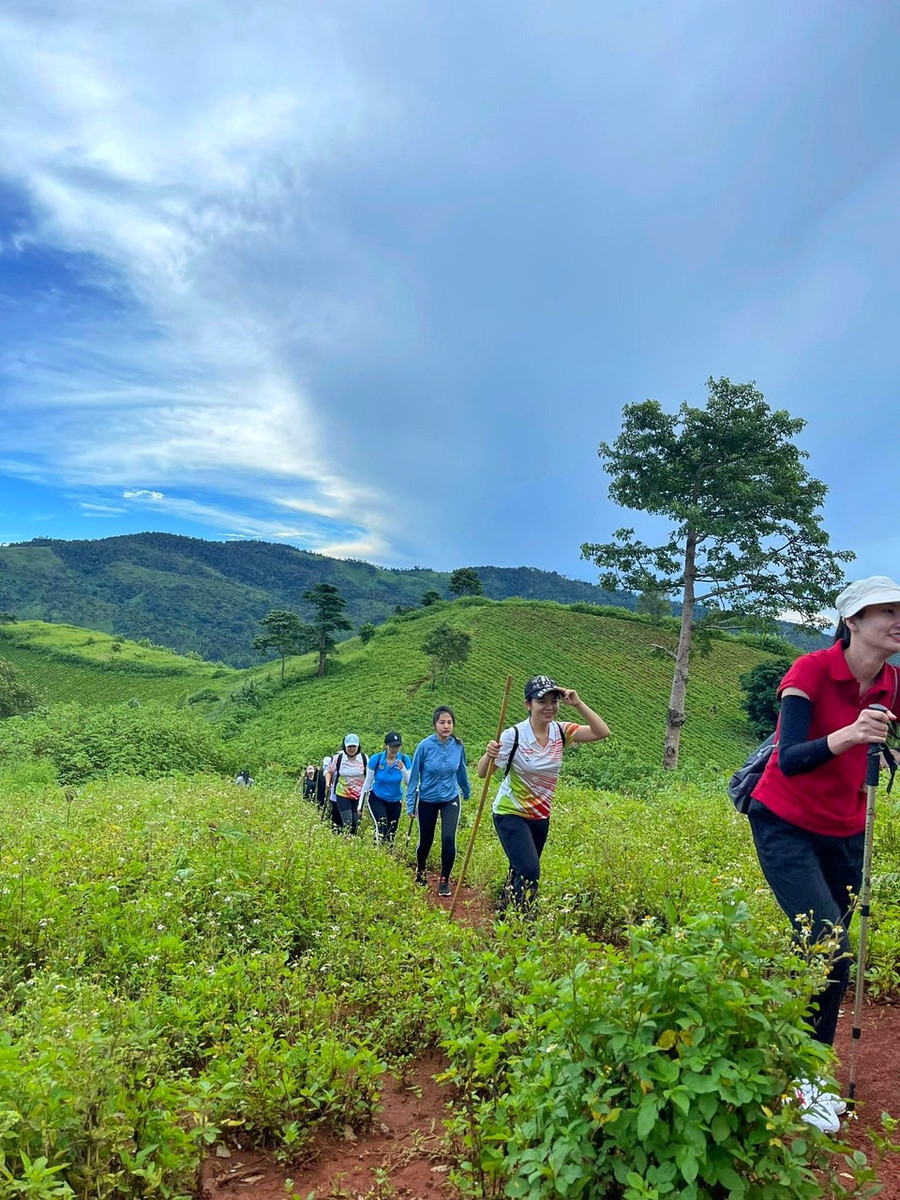 Hội phụ nữ Cụm thi đua số 4 tổ chức cuộc thi Chinh phục đỉnh núi Chư Đang Ya. Ảnh: ĐVCC