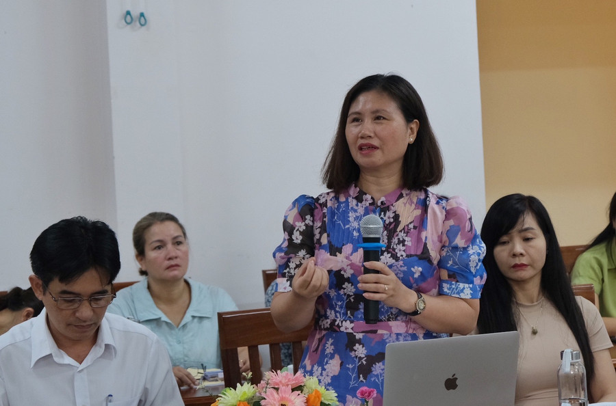 Tiến sĩ Đỗ Thị Bích Tuyển-Viện Nghiên cứu Hán-Nôm phát biểu tại hội thảo. Ảnh: Minh Châu