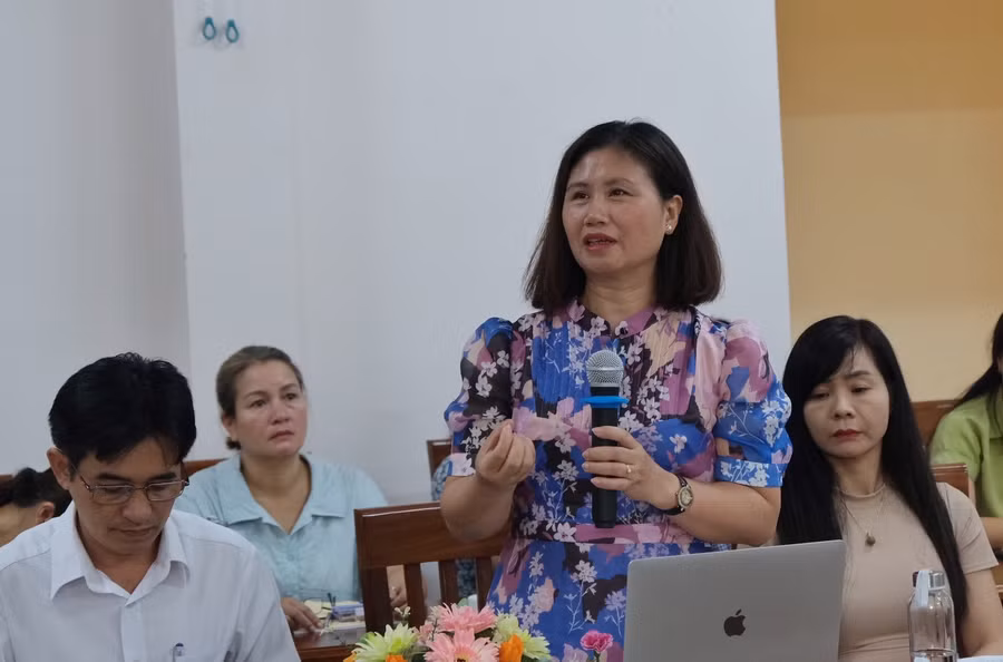 Tiến sĩ Đỗ Thị Bích Tuyển-Viện Nghiên cứu Hán-Nôm phát biểu tại hội thảo. Ảnh: Minh Châu