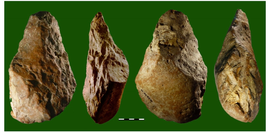 Rìu tay trong sưu tập công cụ sơ kỳ Đá cũ An Khê. Ảnh: Huỳnh Bá Tính