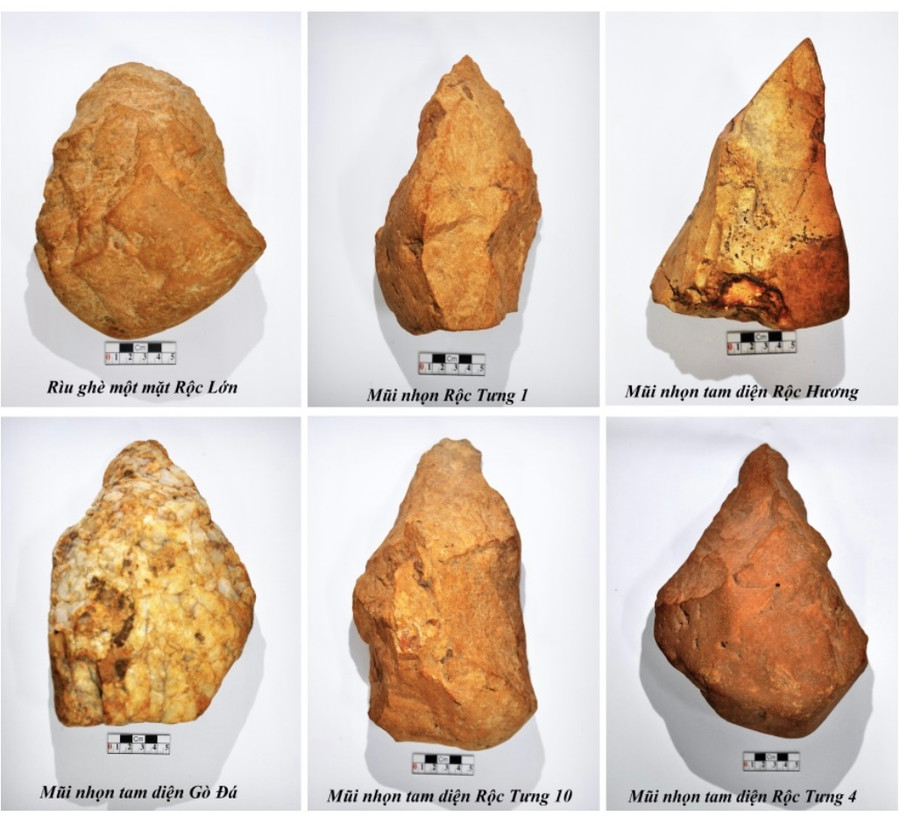 Rìu ghè một mặt và các công cụ mũi nhọn. Ảnh: Huỳnh Bá Tính