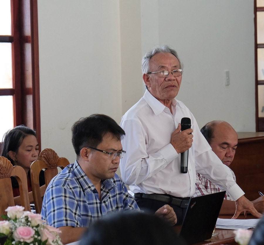 Tiến sĩ Trần Trưng-nguyên Cục trưởng Cục thuế tỉnh Gia Lai phản biện dự thảo Nghị quyết. Ảnh: Minh Châu