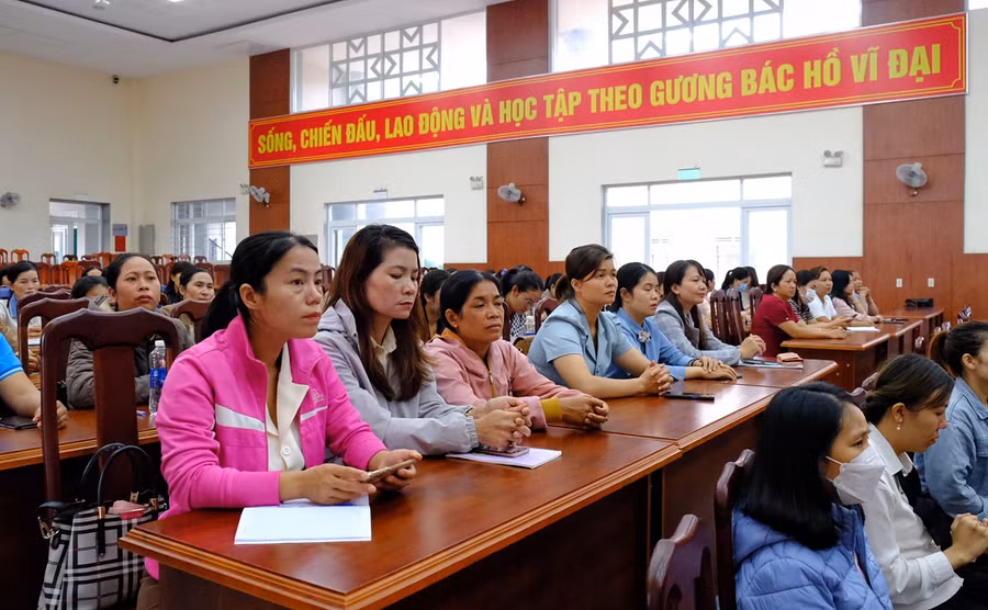 Các học viên tham gia lớp bồi dưỡng nghiệp vụ. Ảnh: Minh Châu