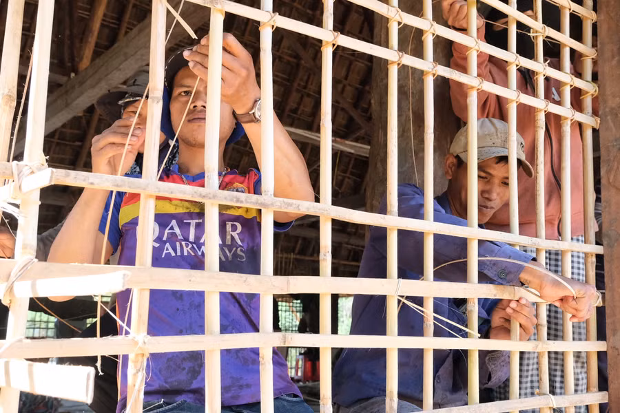 Những mối mây bền chặt, giúp nhà rông vững vàng, sừng sững qua bao nắng mưa