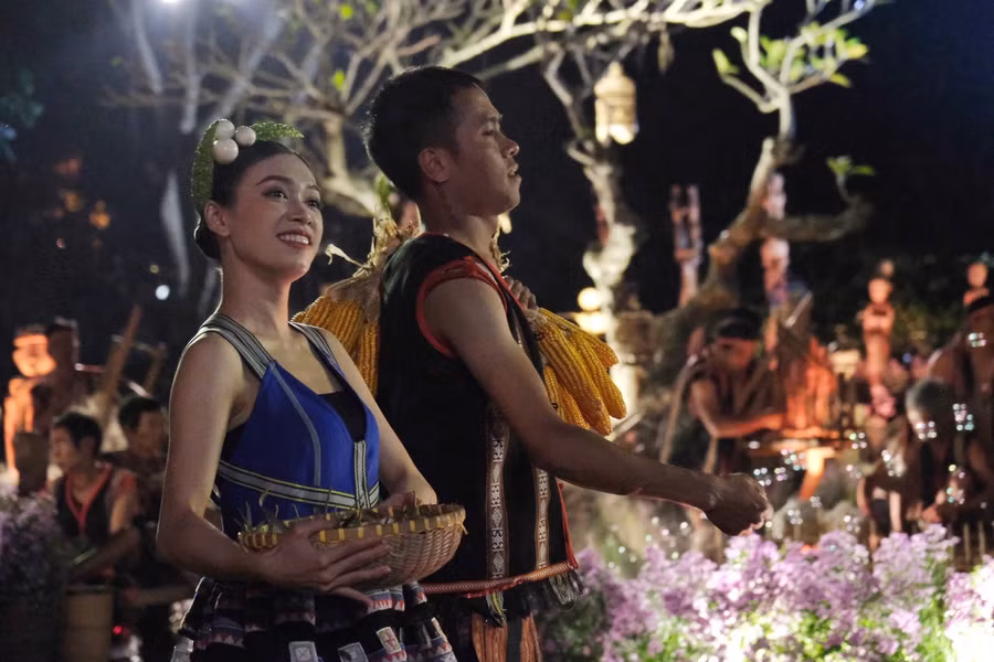 Tái hiện đời sống văn hóa qua thời trang. Ảnh: Hoàng Ngọc Tái hiện đời sống văn hóa qua thời trang. Ảnh: Hoàng Ngọc