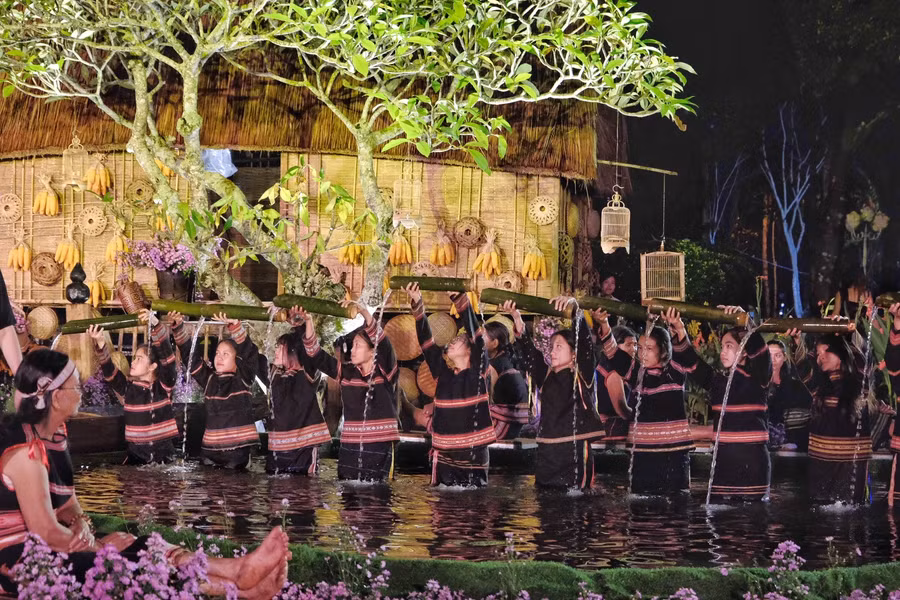 Rước nước về làng